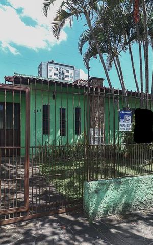 Casa à venda com 220m², 5 quartos e 5 vagasFachada