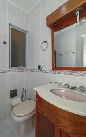 Casa à venda com 220m², 5 quartos e 5 vagasBanheiro da Suíte
