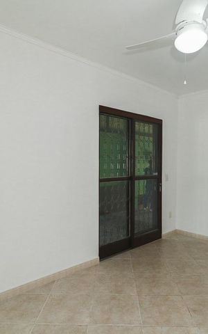 Casa à venda com 220m², 5 quartos e 5 vagasSala