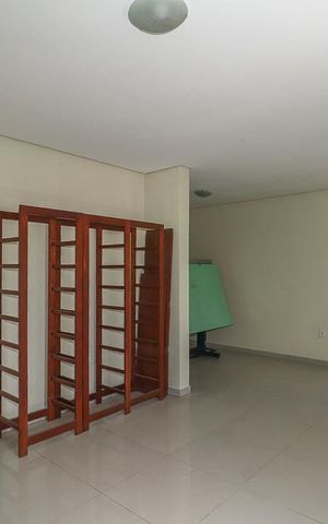 Casa à venda com 220m², 5 quartos e 5 vagasQuarto 4 / Casa Fundos