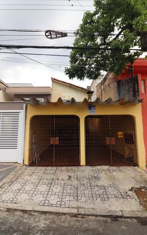 Casa à venda com 140m², 2 quartos e 2 vagasFachada