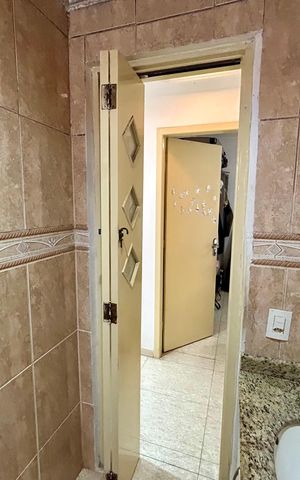 Apartamento à venda com 64m², 2 quartos e 1 vaga Apartamento à venda com 64m², 2 quartos e 1 vagaBanheiro Social