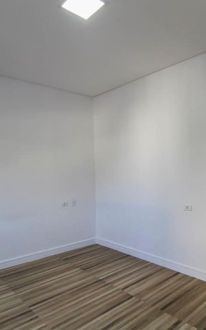 Casa à venda com 100m², 3 quartos e 2 vagas Casa à venda com 100m², 3 quartos e 2 vagasSuíte