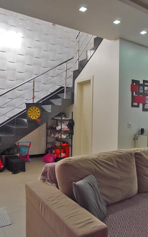 Casa de condomínio à venda com 241m², 3 quartos e 3 vagasSala