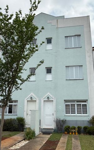 Casa de condomínio à venda com 205m², 3 quartos e 2 vagas
