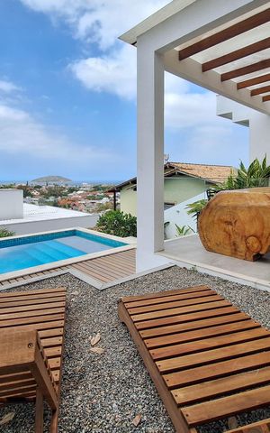 Casa de condomínio à venda com 360m², 3 quartos e 2 vagas Casa de condomínio à venda com 360m², 3 quartos e 2 vagasÁrea Externa