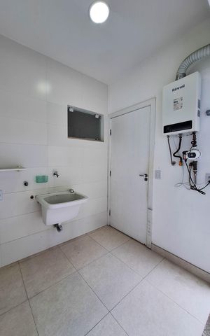 Casa de condomínio à venda com 360m², 3 quartos e 2 vagas Casa de condomínio à venda com 360m², 3 quartos e 2 vagasÁrea de Serviço