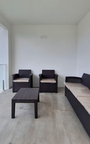 Casa de condomínio à venda com 360m², 3 quartos e 2 vagas Casa de condomínio à venda com 360m², 3 quartos e 2 vagasÁrea Externa