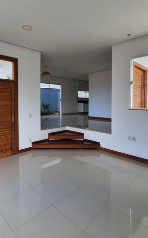 Casa de condomínio à venda com 360m², 3 quartos e 2 vagas Casa de condomínio à venda com 360m², 3 quartos e 2 vagasSala