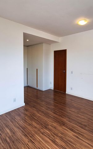 Casa de condomínio à venda com 360m², 3 quartos e 2 vagas Casa de condomínio à venda com 360m², 3 quartos e 2 vagasSuíte