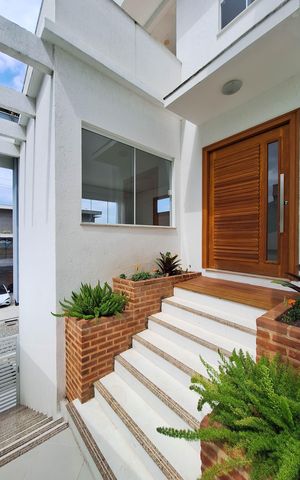 Casa de condomínio à venda com 360m², 3 quartos e 2 vagas Casa de condomínio à venda com 360m², 3 quartos e 2 vagasÁrea Externa