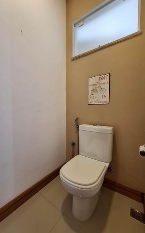 Casa de condomínio à venda com 360m², 3 quartos e 2 vagas Casa de condomínio à venda com 360m², 3 quartos e 2 vagasLavabo