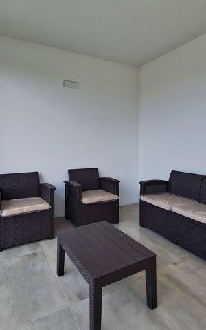 Casa de condomínio à venda com 360m², 3 quartos e 2 vagas Casa de condomínio à venda com 360m², 3 quartos e 2 vagasÁrea Externa