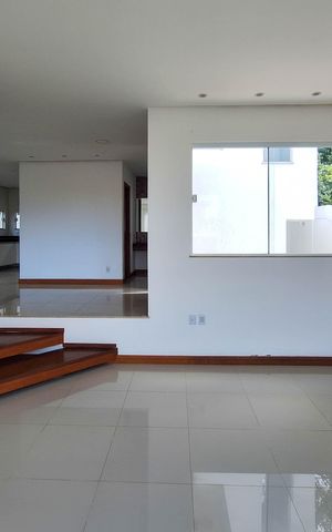 Casa de condomínio à venda com 360m², 3 quartos e 2 vagas Casa de condomínio à venda com 360m², 3 quartos e 2 vagasSala