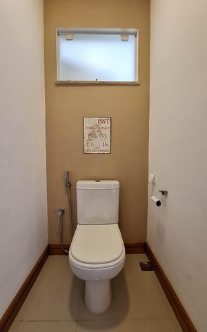 Casa de condomínio à venda com 360m², 3 quartos e 2 vagas Casa de condomínio à venda com 360m², 3 quartos e 2 vagasLavabo