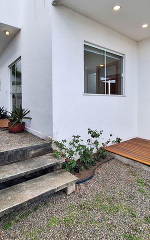 Casa de condomínio à venda com 360m², 3 quartos e 2 vagas Casa de condomínio à venda com 360m², 3 quartos e 2 vagasÁrea Externa