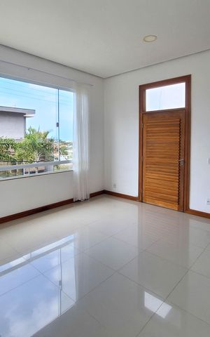 Casa de condomínio à venda com 360m², 3 quartos e 2 vagas Casa de condomínio à venda com 360m², 3 quartos e 2 vagasSala