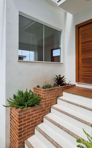 Casa de condomínio à venda com 360m², 3 quartos e 2 vagas Casa de condomínio à venda com 360m², 3 quartos e 2 vagasÁrea Externa