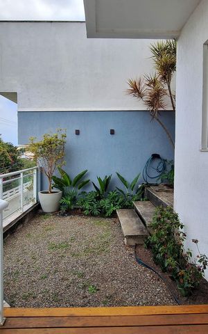 Casa de condomínio à venda com 360m², 3 quartos e 2 vagas Casa de condomínio à venda com 360m², 3 quartos e 2 vagasVista da Sala