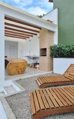 Casa de condomínio à venda com 360m², 3 quartos e 2 vagas Casa de condomínio à venda com 360m², 3 quartos e 2 vagasÁrea Externa