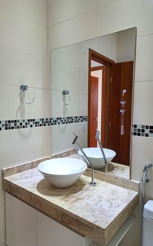 Casa de condomínio à venda com 360m², 3 quartos e 2 vagas Casa de condomínio à venda com 360m², 3 quartos e 2 vagasBanheiro Social