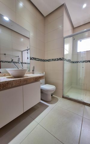 Casa de condomínio à venda com 360m², 3 quartos e 2 vagas Casa de condomínio à venda com 360m², 3 quartos e 2 vagasBanheiro Social