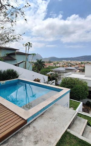 Casa de condomínio à venda com 360m², 3 quartos e 2 vagas Casa de condomínio à venda com 360m², 3 quartos e 2 vagasÁrea Externa