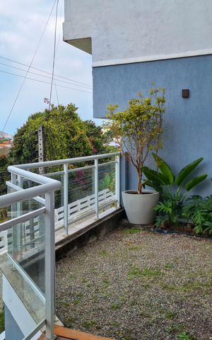 Casa de condomínio à venda com 360m², 3 quartos e 2 vagas Casa de condomínio à venda com 360m², 3 quartos e 2 vagasVista da Sala