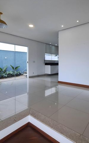 Casa de condomínio à venda com 360m², 3 quartos e 2 vagas Casa de condomínio à venda com 360m², 3 quartos e 2 vagasSala