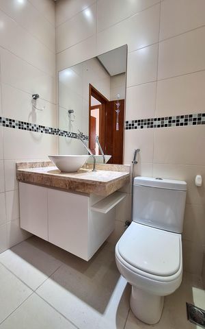 Casa de condomínio à venda com 360m², 3 quartos e 2 vagas Casa de condomínio à venda com 360m², 3 quartos e 2 vagasBanheiro Social