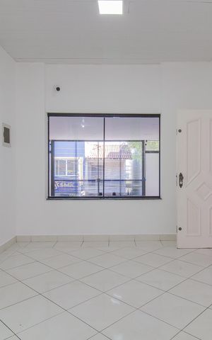 Casa para alugar com 300m², 8 quartos e 3 vagas Casa para alugar com 300m², 8 quartos e 3 vagasSala