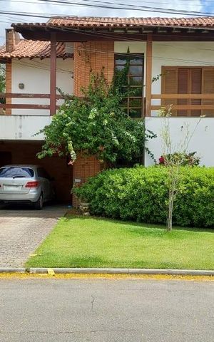 Casa à venda com 300m², 3 quartos e 1 vaga Casa à venda com 300m², 3 quartos e 1 vagaFachada