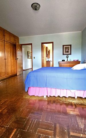 Casa à venda com 300m², 3 quartos e 1 vaga Casa à venda com 300m², 3 quartos e 1 vagaSuíte