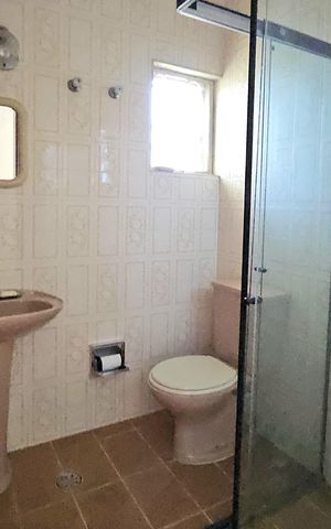 Casa à venda com 300m², 3 quartos e 1 vaga Casa à venda com 300m², 3 quartos e 1 vagaBanheiro 1