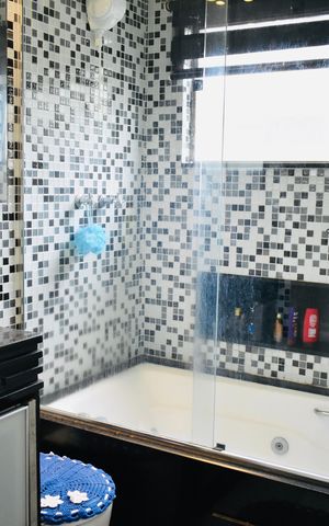 Casa à venda com 132m², 3 quartos e 2 vagas Casa à venda com 132m², 3 quartos e 2 vagasBanheiro da Suíte