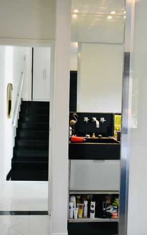 Casa à venda com 132m², 3 quartos e 2 vagas Casa à venda com 132m², 3 quartos e 2 vagasSuíte