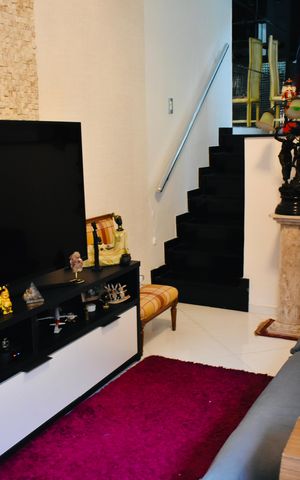 Casa à venda com 132m², 3 quartos e 2 vagas Casa à venda com 132m², 3 quartos e 2 vagasSala