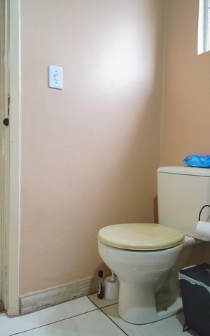 Casa à venda com 165m², 3 quartos e 2 vagasBanheiro