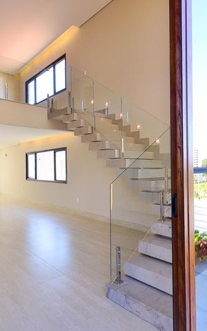 Casa de condomínio à venda com 359m², 4 quartos e 4 vagas Casa de condomínio à venda com 359m², 4 quartos e 4 vagasSala de Estar