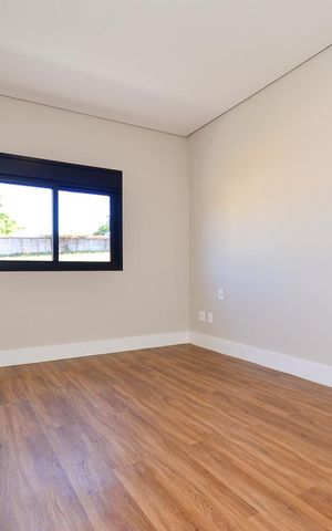 Casa de condomínio à venda com 359m², 4 quartos e 4 vagas Casa de condomínio à venda com 359m², 4 quartos e 4 vagasSemi Suíte 1