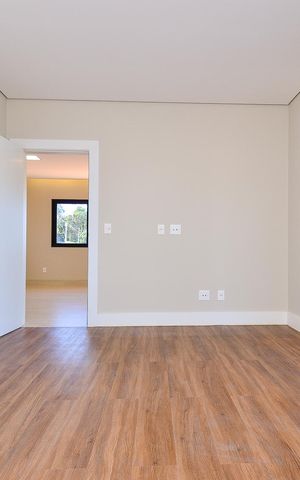 Casa de condomínio à venda com 359m², 4 quartos e 4 vagas Casa de condomínio à venda com 359m², 4 quartos e 4 vagasSemi Suíte 2