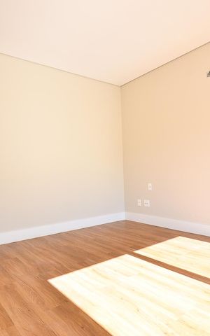 Casa de condomínio à venda com 359m², 4 quartos e 4 vagas Casa de condomínio à venda com 359m², 4 quartos e 4 vagasSuíte Master