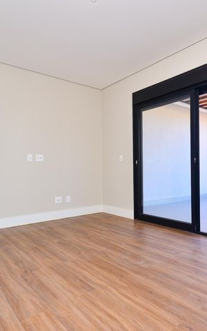 Casa de condomínio à venda com 359m², 4 quartos e 4 vagas Casa de condomínio à venda com 359m², 4 quartos e 4 vagasSemi Suíte 2