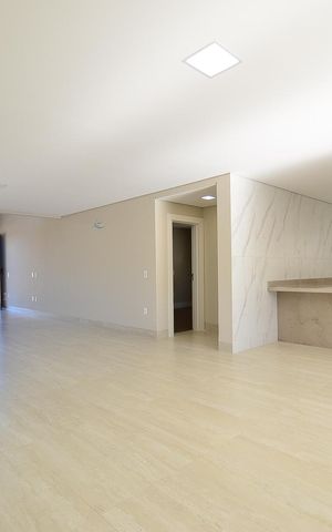 Casa de condomínio à venda com 359m², 4 quartos e 4 vagas Casa de condomínio à venda com 359m², 4 quartos e 4 vagasSala de Estar