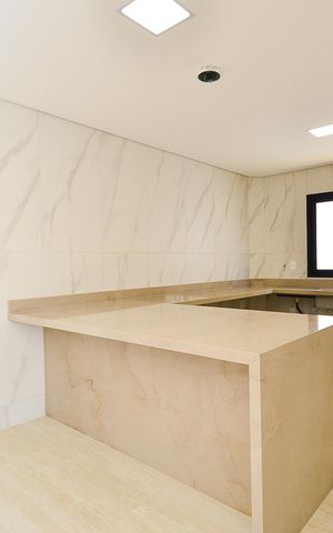 Casa de condomínio à venda com 359m², 4 quartos e 4 vagas Casa de condomínio à venda com 359m², 4 quartos e 4 vagasCozinha