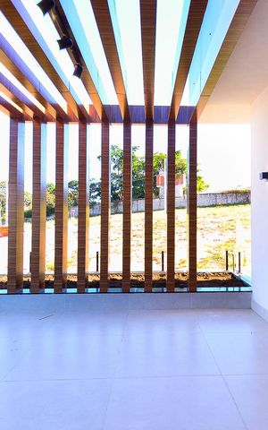 Casa de condomínio à venda com 359m², 4 quartos e 4 vagas Casa de condomínio à venda com 359m², 4 quartos e 4 vagasSemi Suíte 2 Varanda