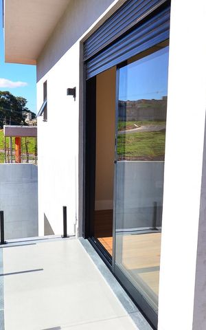 Casa de condomínio à venda com 359m², 4 quartos e 4 vagas Casa de condomínio à venda com 359m², 4 quartos e 4 vagasSuíte Master Varanda