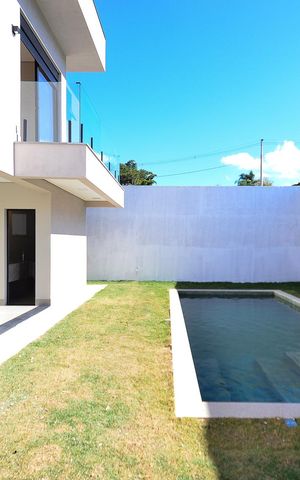 Casa de condomínio à venda com 359m², 4 quartos e 4 vagas Casa de condomínio à venda com 359m², 4 quartos e 4 vagasÁrea externa - Piscina