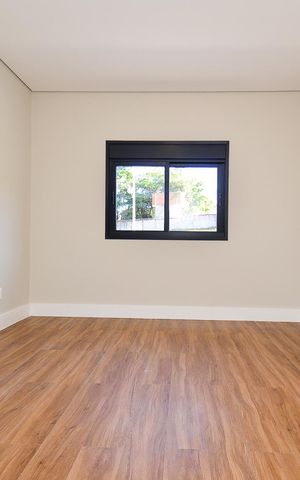 Casa de condomínio à venda com 359m², 4 quartos e 4 vagas Casa de condomínio à venda com 359m², 4 quartos e 4 vagasSemi Suíte 1