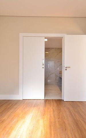 Casa de condomínio à venda com 359m², 4 quartos e 4 vagas Casa de condomínio à venda com 359m², 4 quartos e 4 vagasCloset Suíte Master